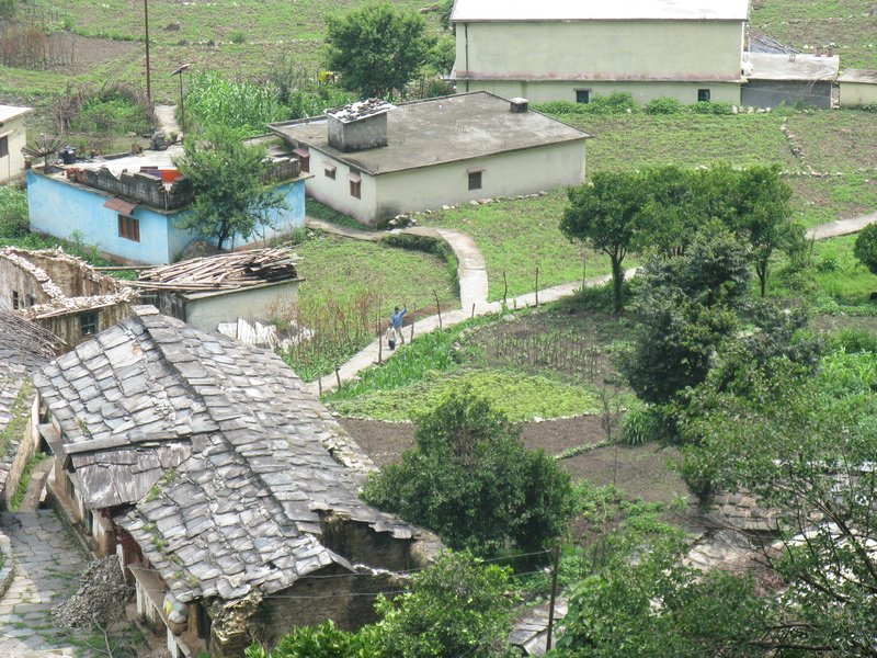 [Photograph: Sari village]